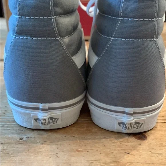 Like New Vans Sk8-Hi Iconic High-Top Canvas Gray and White Sneakers M13 - Picture 7 of 12